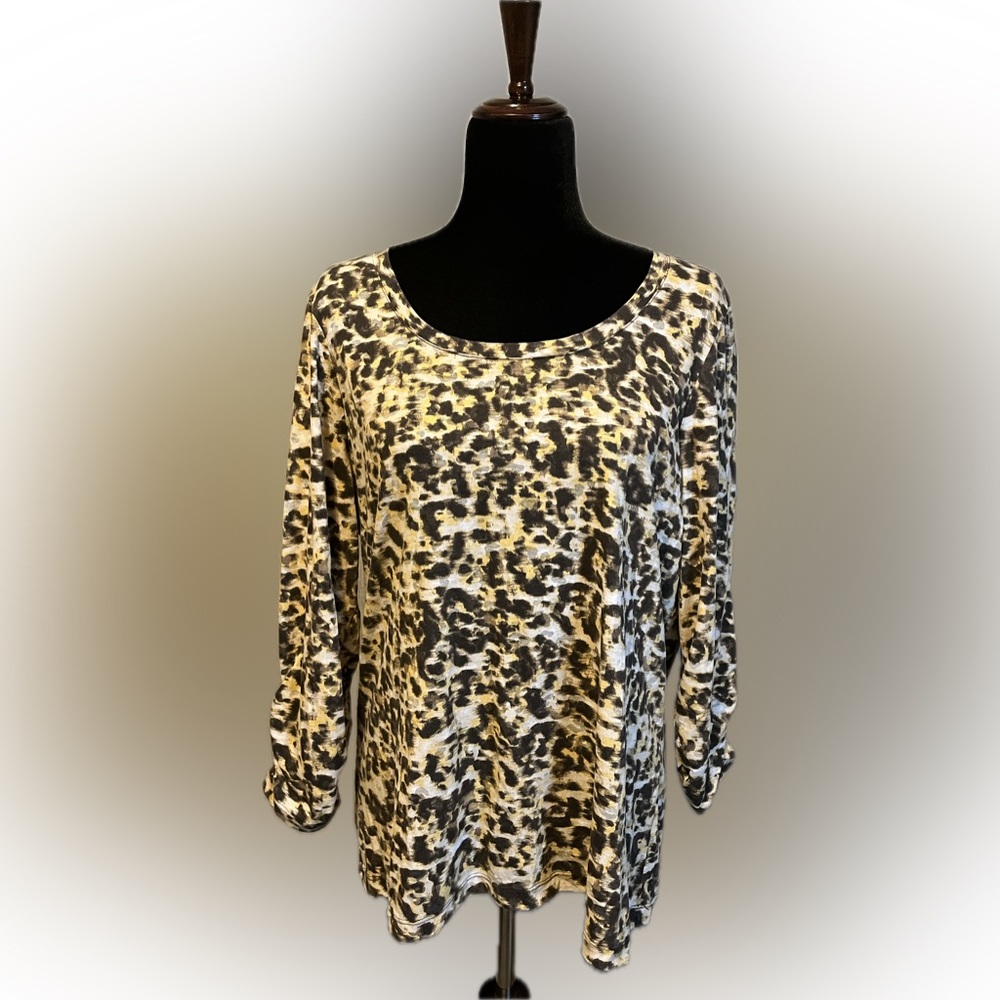 Chico’s Knit Leopard Print Top with Ruched 3/4 Sleeves size L
